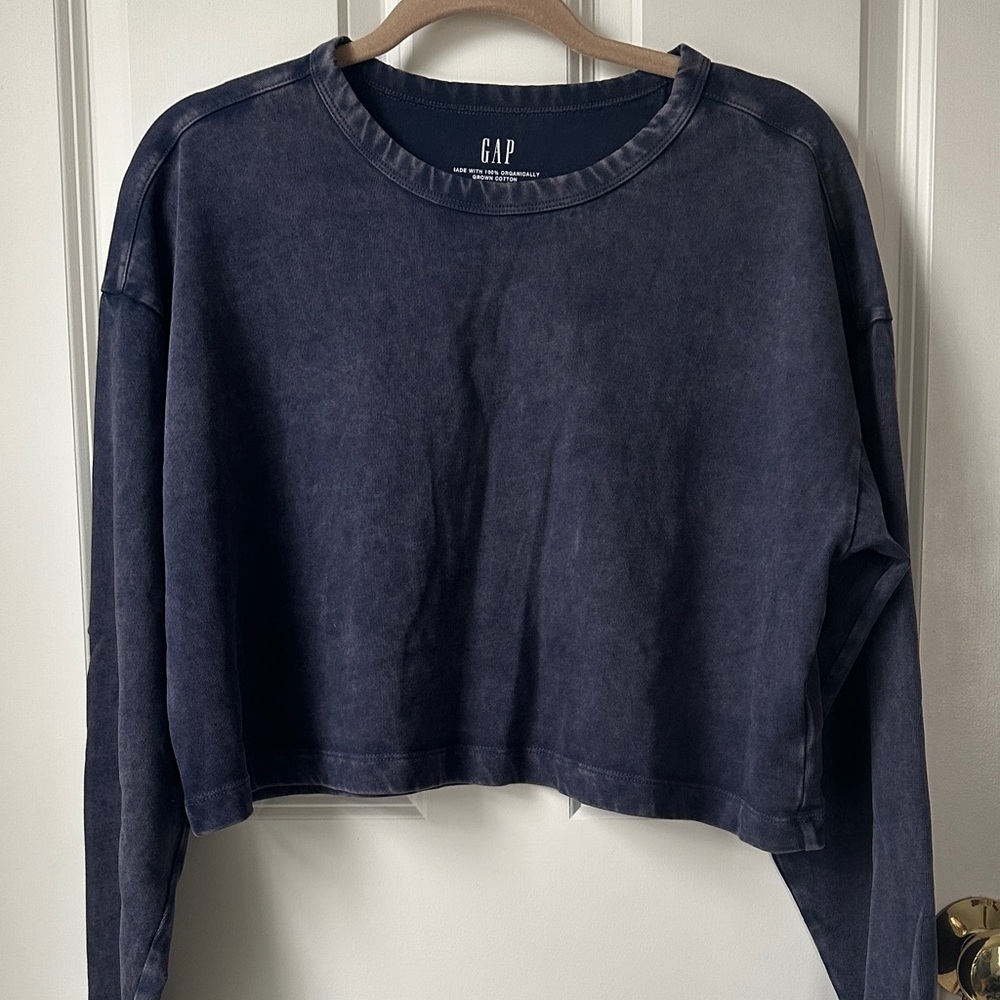 GAP Women's Faded Navy Cropped Crewneck Sweatshirt